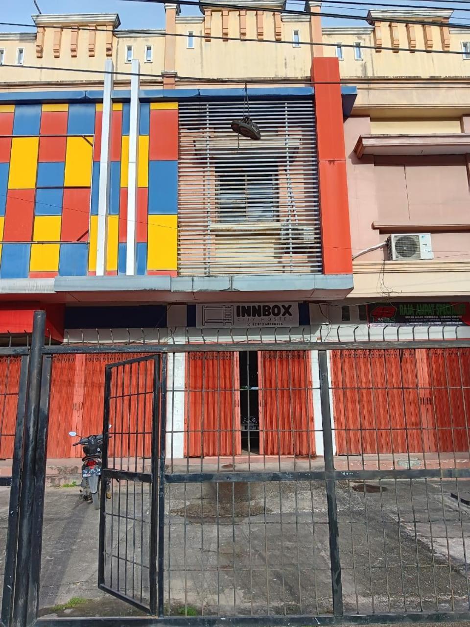 Innbox Hostel Sorong Exterior foto